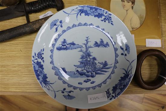 Five Chinese blue and white plates diameter 29cm